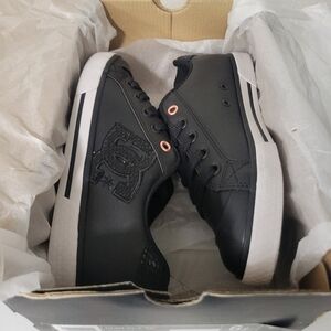 DC Chelsea Black Shoes *NEW in Box*. Size 6, Womens